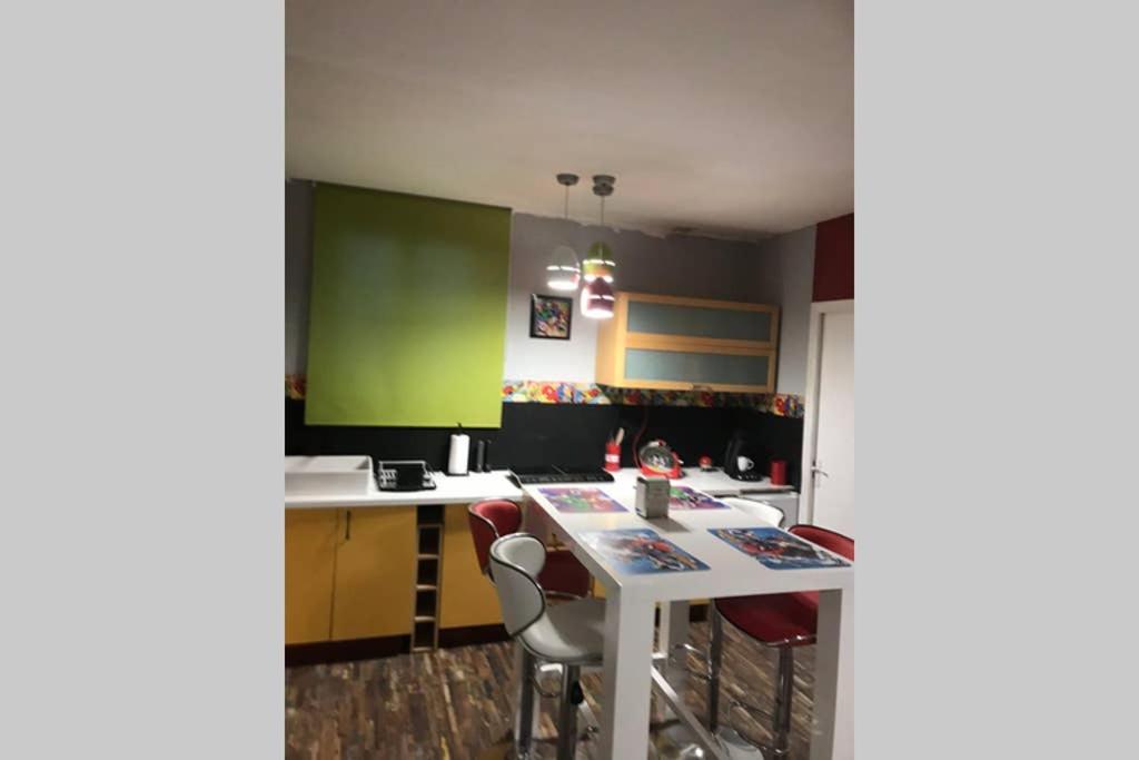 Appartement Style Pop Art Avec Garage Centre Historique Béziers Dış mekan fotoğraf