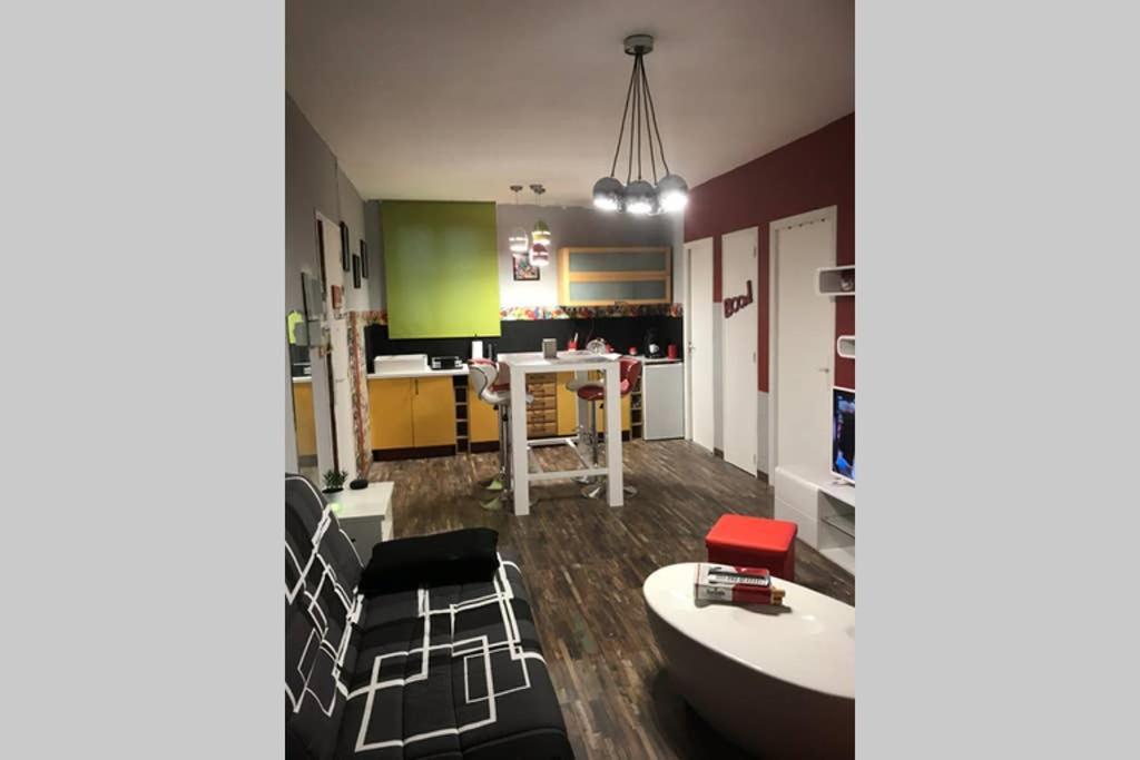 Appartement Style Pop Art Avec Garage Centre Historique Béziers Dış mekan fotoğraf