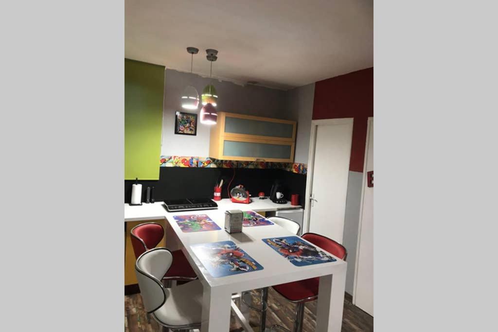 Appartement Style Pop Art Avec Garage Centre Historique Béziers Dış mekan fotoğraf