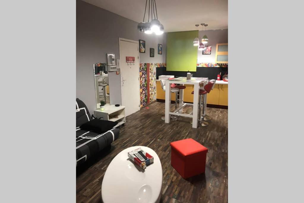 Appartement Style Pop Art Avec Garage Centre Historique Béziers Dış mekan fotoğraf